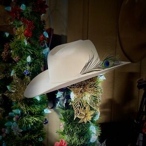 NEW Kendall’s White Felt Cowboy Hat with Rose Top size 7 1/8